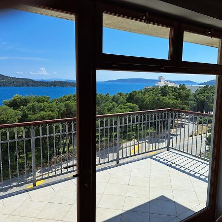 Apartment With Splendid Sea View Trogir Bagian luar foto