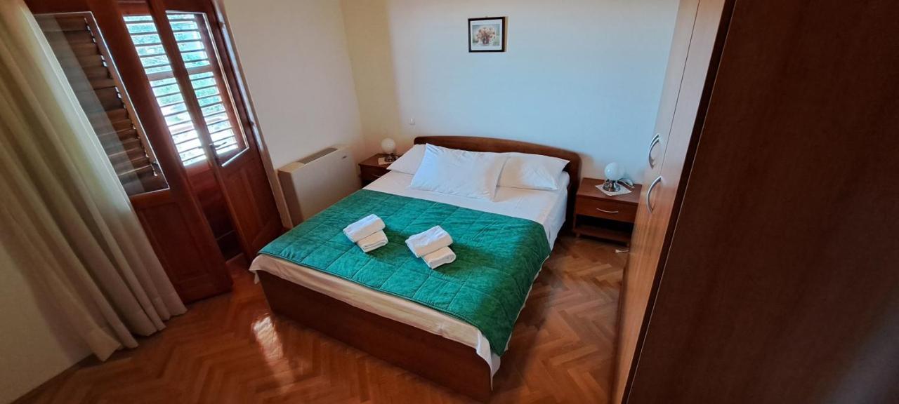 Apartment With Splendid Sea View Trogir Bagian luar foto