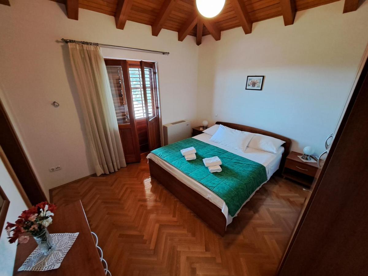Apartment With Splendid Sea View Trogir Bagian luar foto
