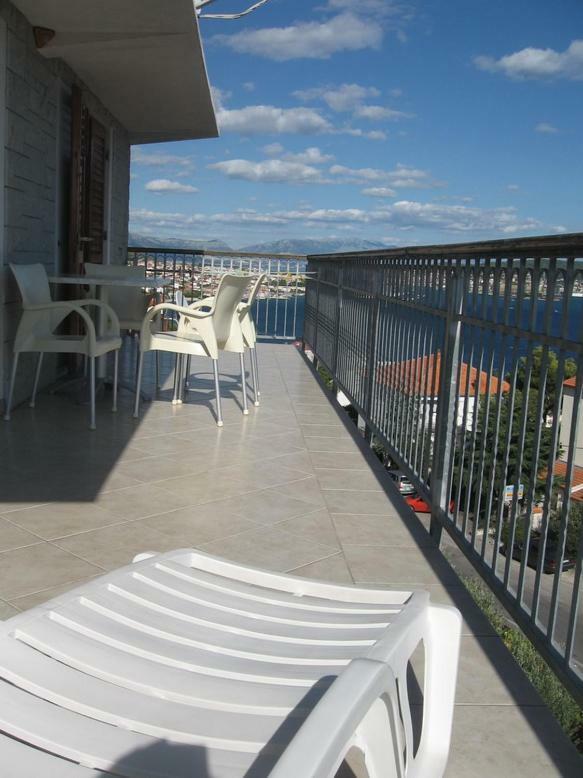 Apartment With Splendid Sea View Trogir Bagian luar foto