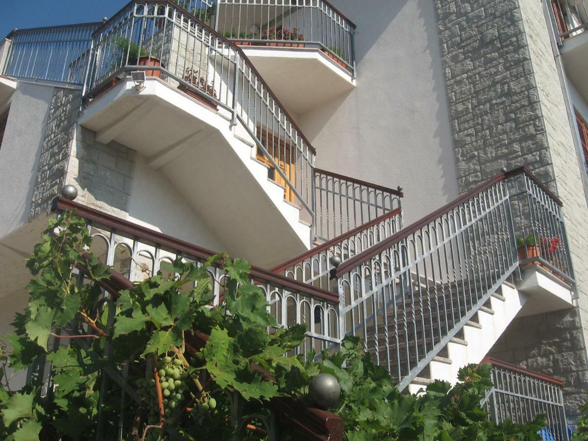 Apartment With Splendid Sea View Trogir Bagian luar foto