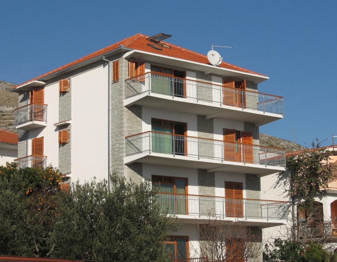 Apartment With Splendid Sea View Trogir Bagian luar foto