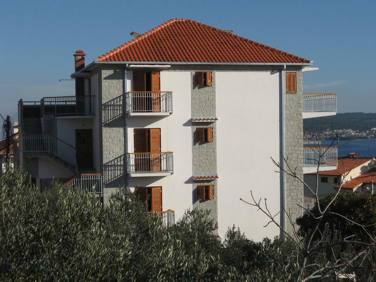 Apartment With Splendid Sea View Trogir Bagian luar foto